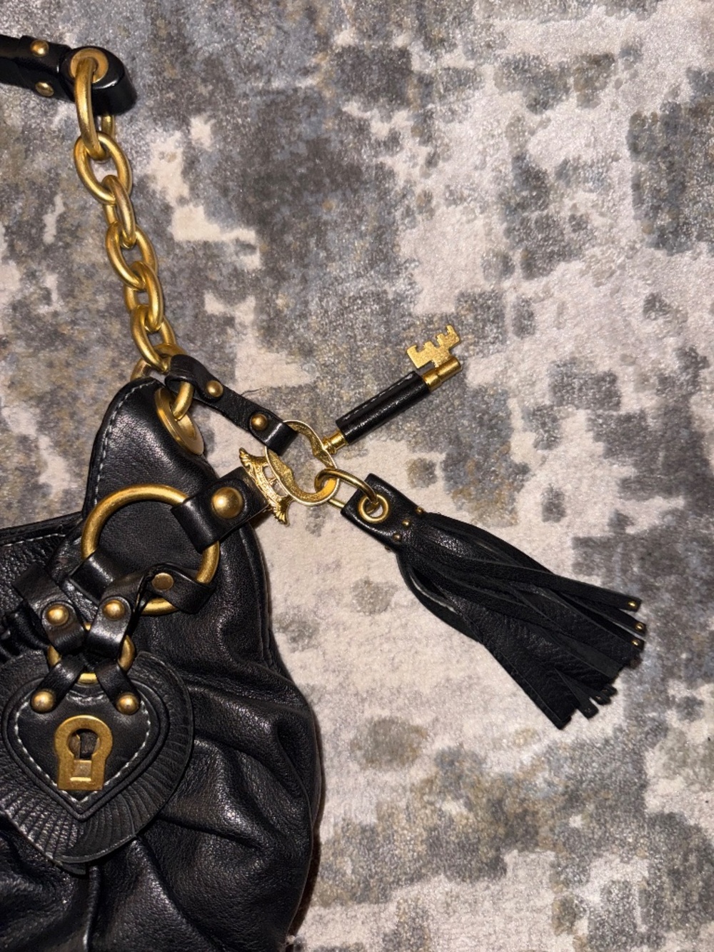 Juicy Couture Y2K Black Leather Shoulder Bag Gold Rings Key Charm - Picture 2 of 6